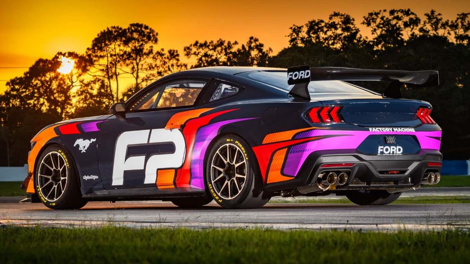 ماشین مسابقه فورد ماستنگ GT4