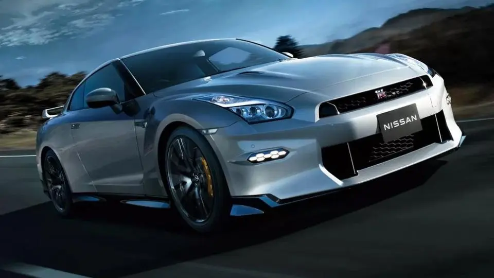 2025 نيسان GT-R