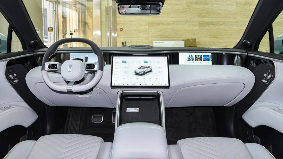 Avatr 11 single-motor