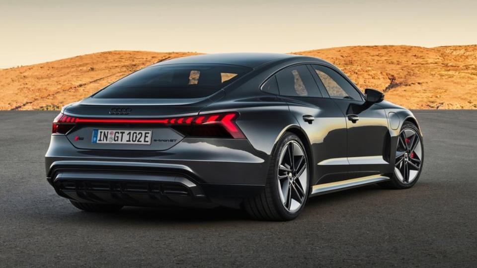 طراحی نمای عقب آئودی ای-ترون GT