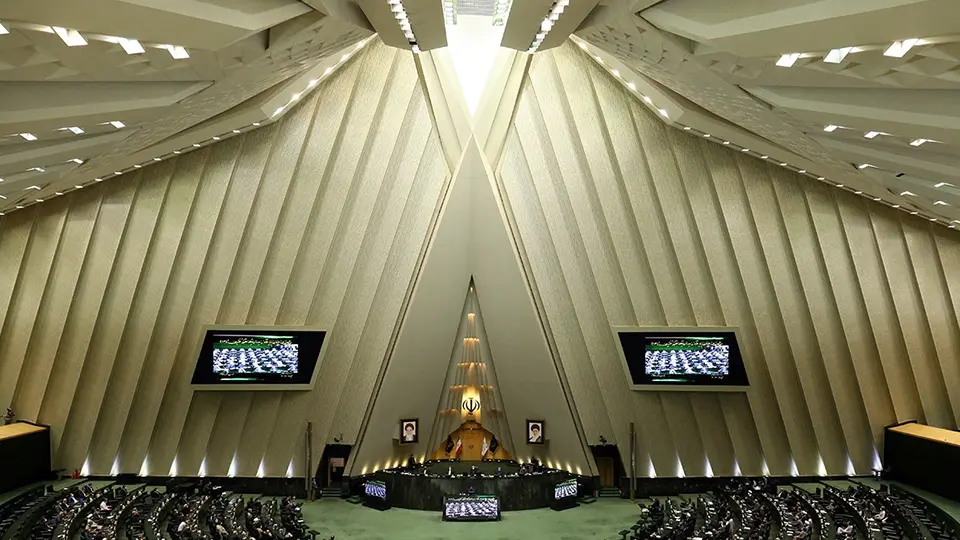 ايرادات مجلس به مصوبه واردات خودرو