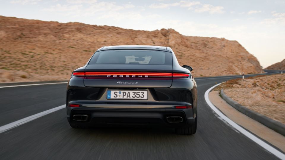 پورشه پانامرا 2024