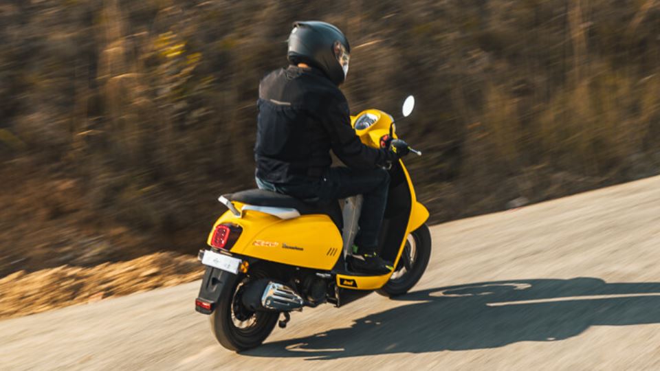 بررسی موتورسیکلت بنلی Panarea 125