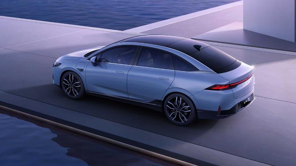 طراحی نمای عقب سدان برقی ایکس‌پنگ P5