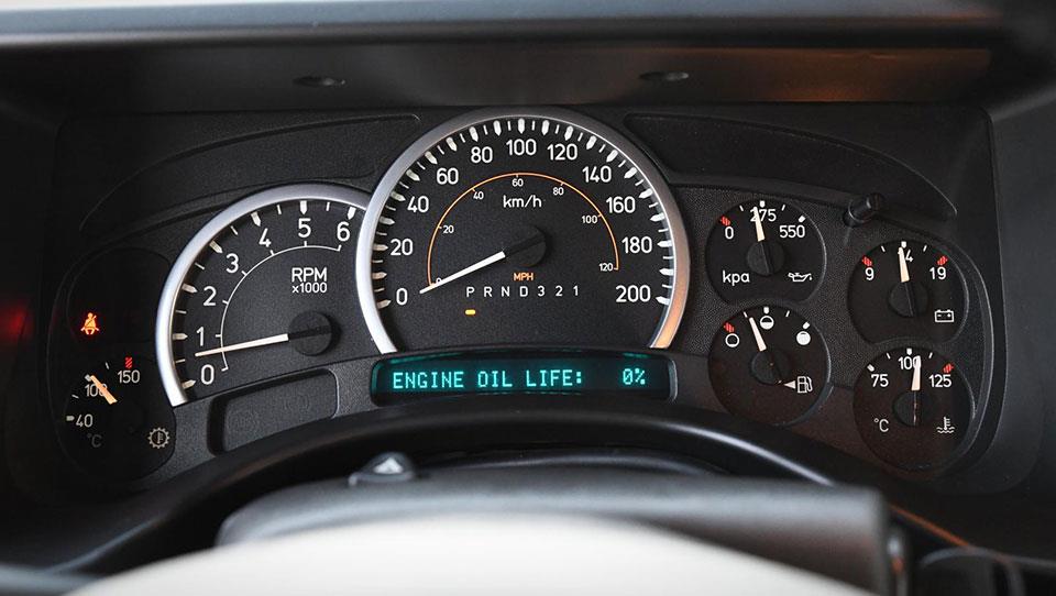 پشت آمپر و نشان دهنده های هامر H2