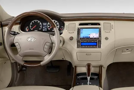 مشخصات فنی azera6cylinder