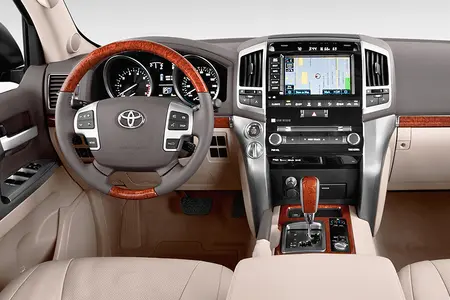 مشخصات فنی landcruiser4doorv64000cc