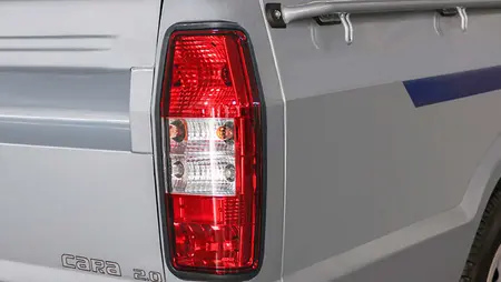 مشخصات فنی 4door2.0liter