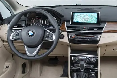 مشخصات فنی 2seriesactivetourer225i