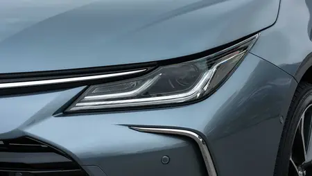 مشخصات فنی corollahybrid1.8literpioneer