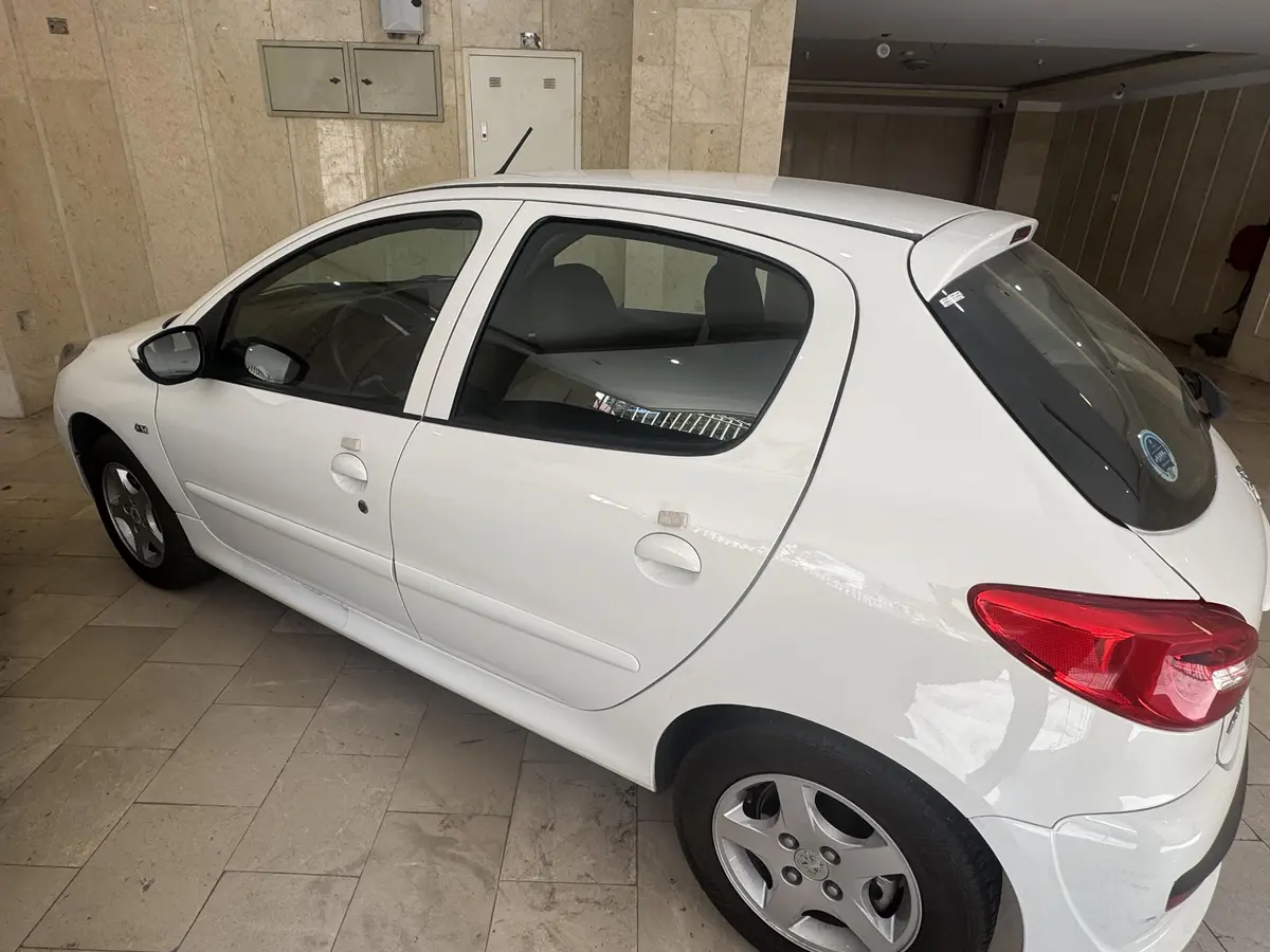 پژو،  207