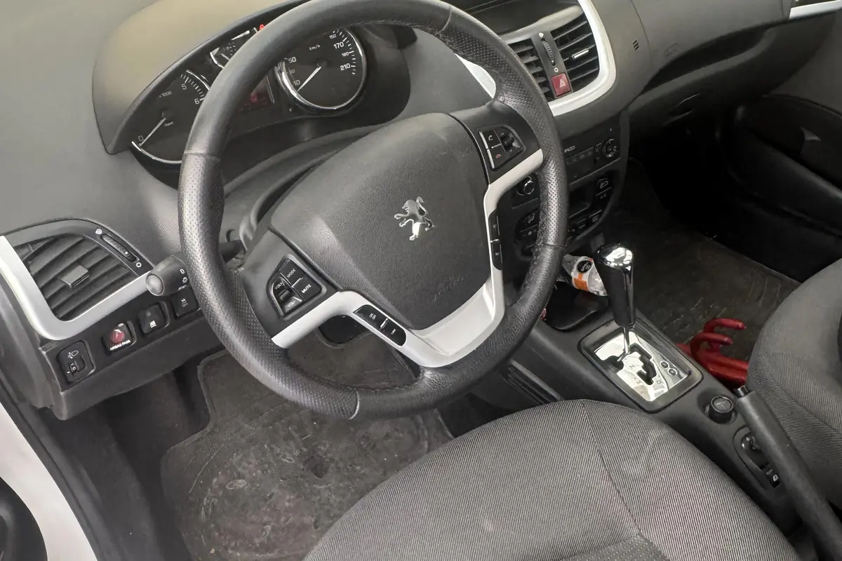 پژو،  207