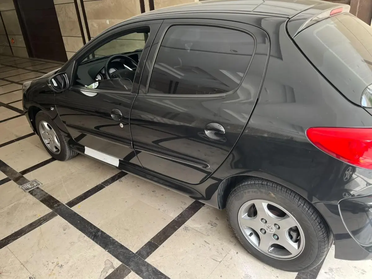 پژو،  207
