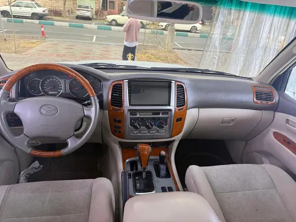 تویوتا، لندکروز چهار در