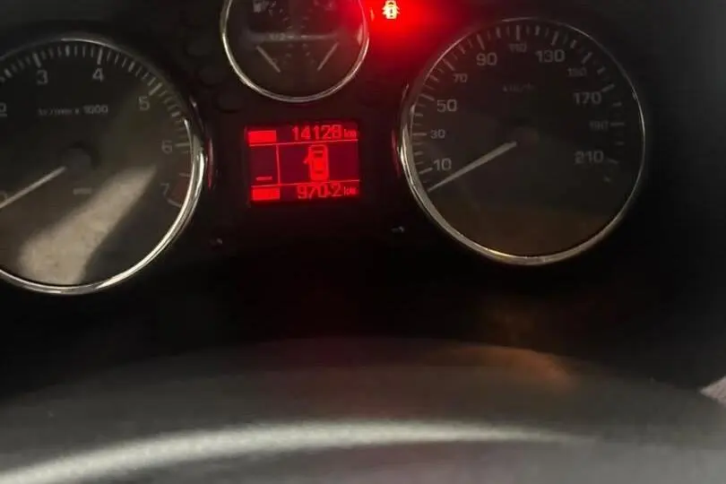 پژو،  207