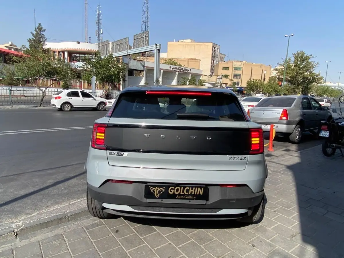 ولوو،  EX30