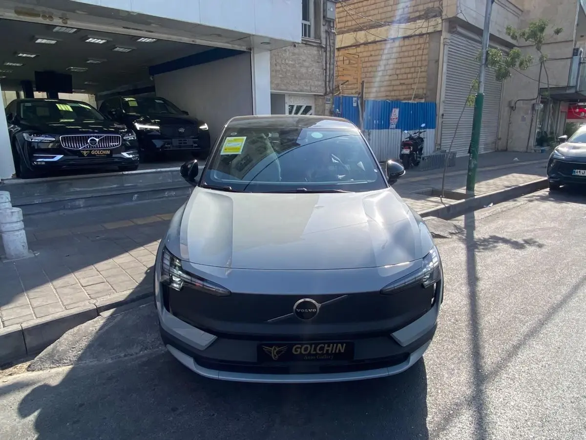 ولوو،  EX30