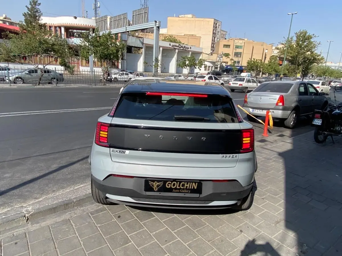 ولوو،  EX30