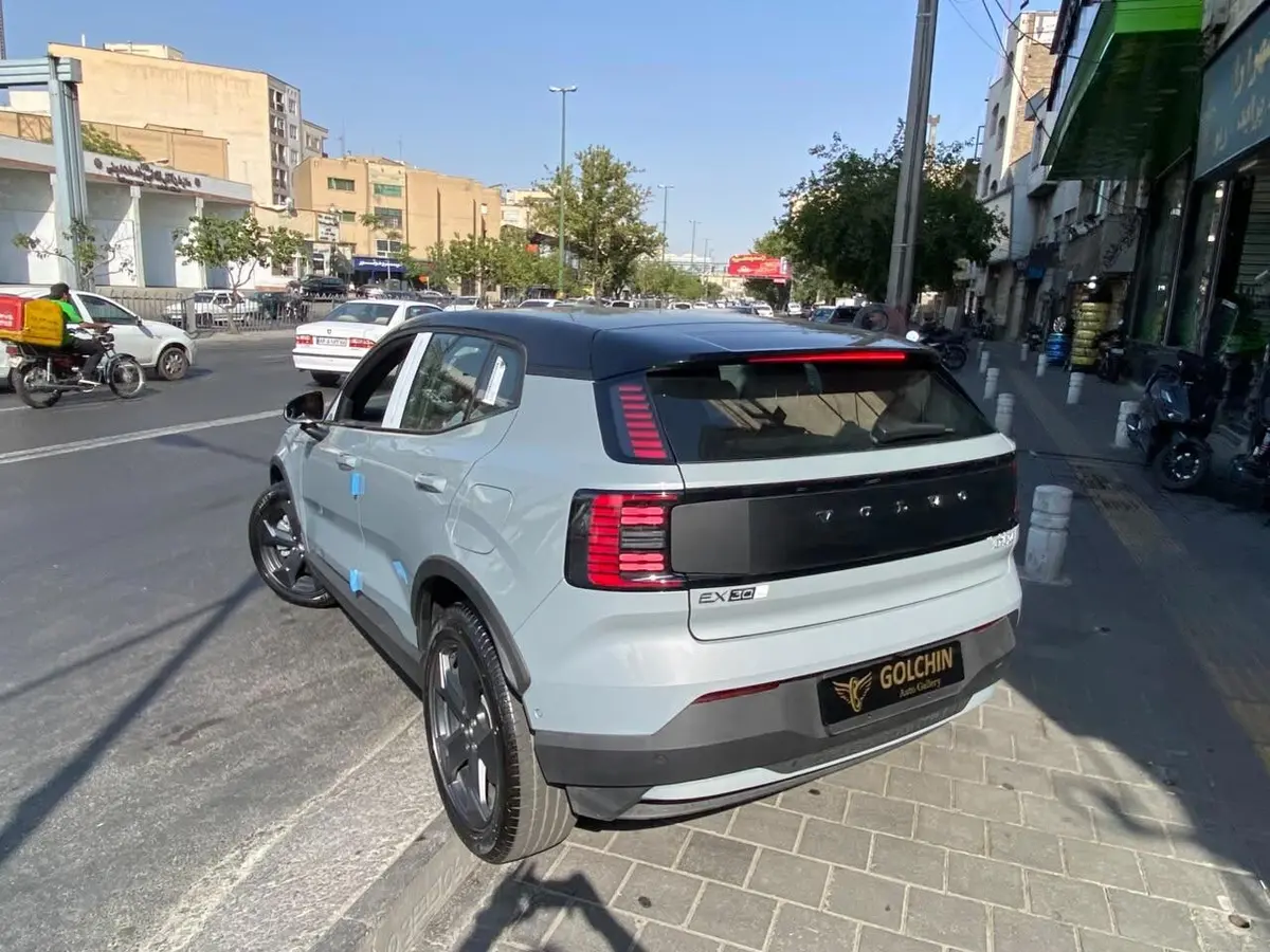 ولوو،  EX30