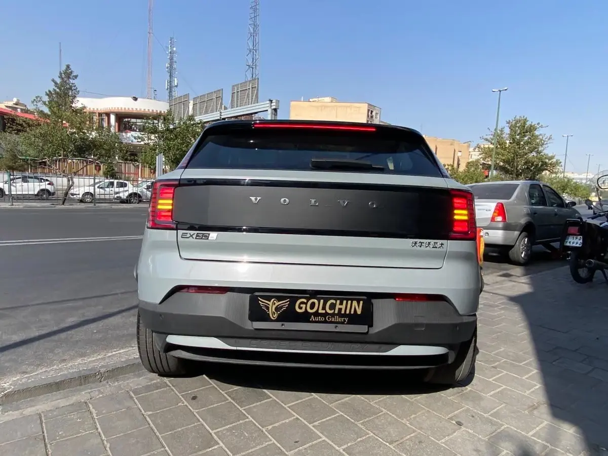 ولوو،  EX30