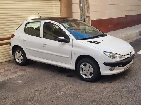 پژو، 206