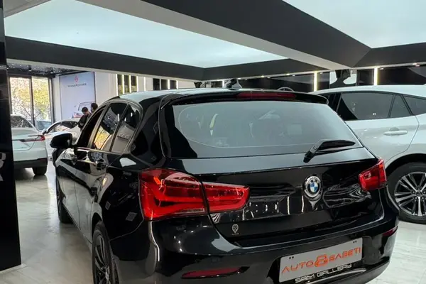 ب ام و، سری 1 هاچ بک