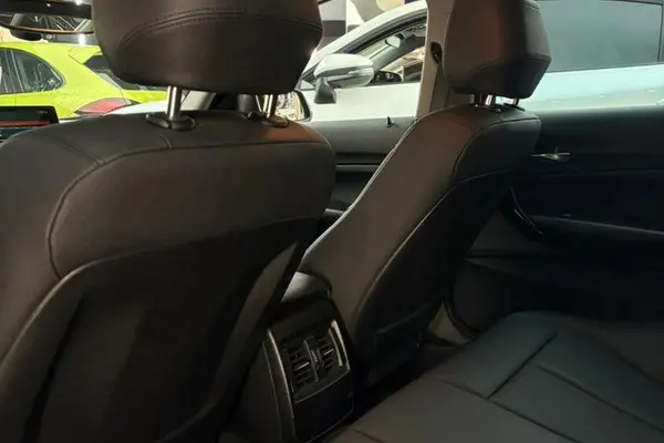 ب ام و، سری 1 هاچ بک