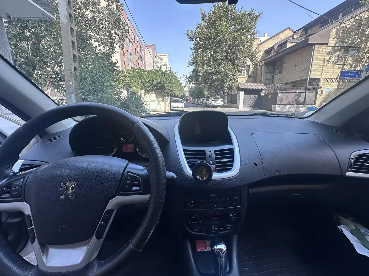 پژو،  207