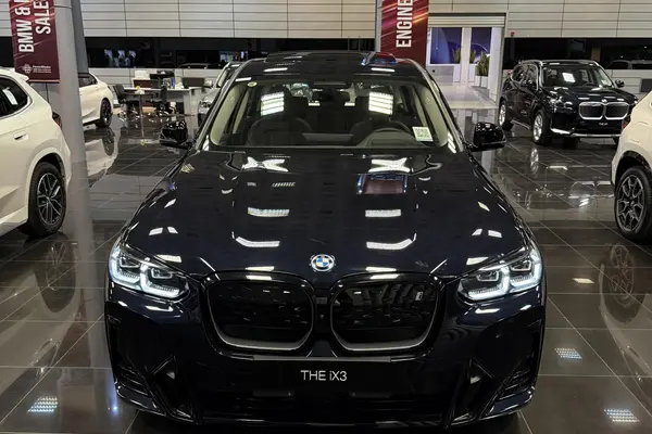 پیش فروش ب ام و، iX3