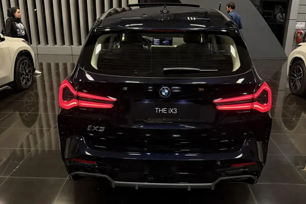 پیش فروش ب ام و، iX3