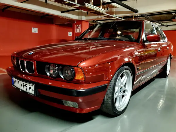 ب ام و، سری 5 سدان