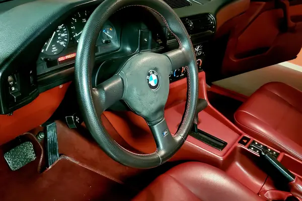 ب ام و، سری 5 سدان