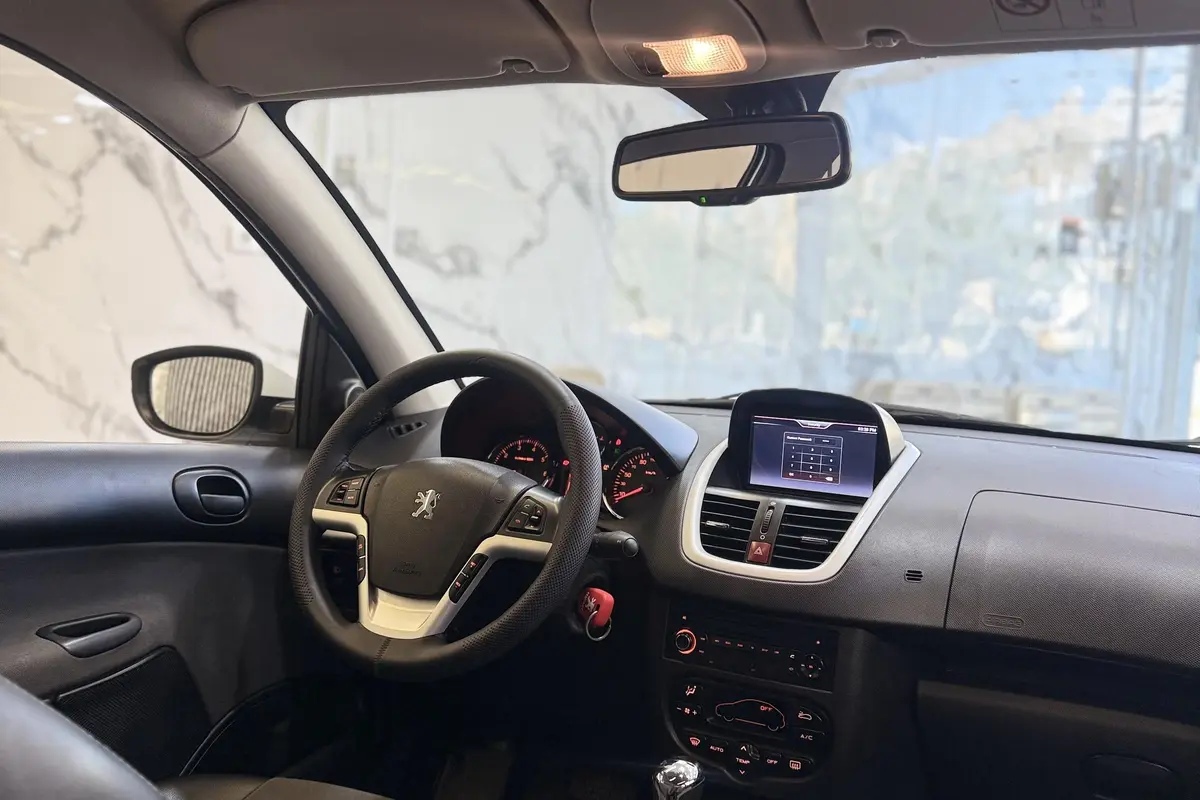 پژو،  207