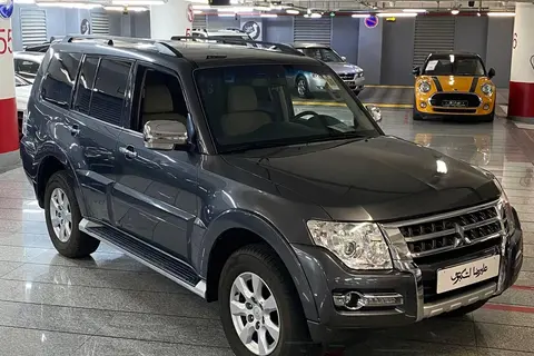 میتسوبیشی، پاجرو چهار در