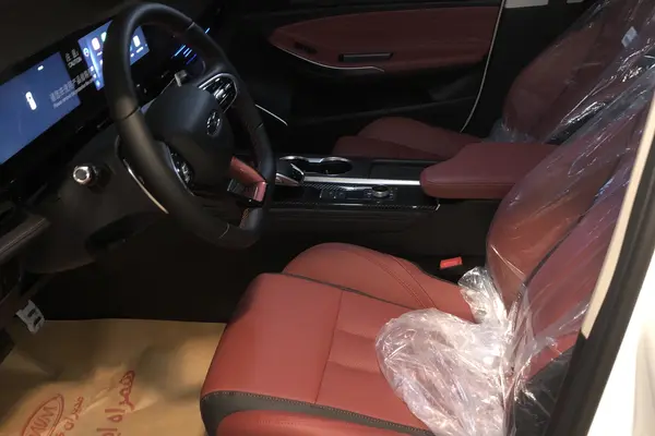 فونیکس، آریزو 6 جی تی (Z6 GT)