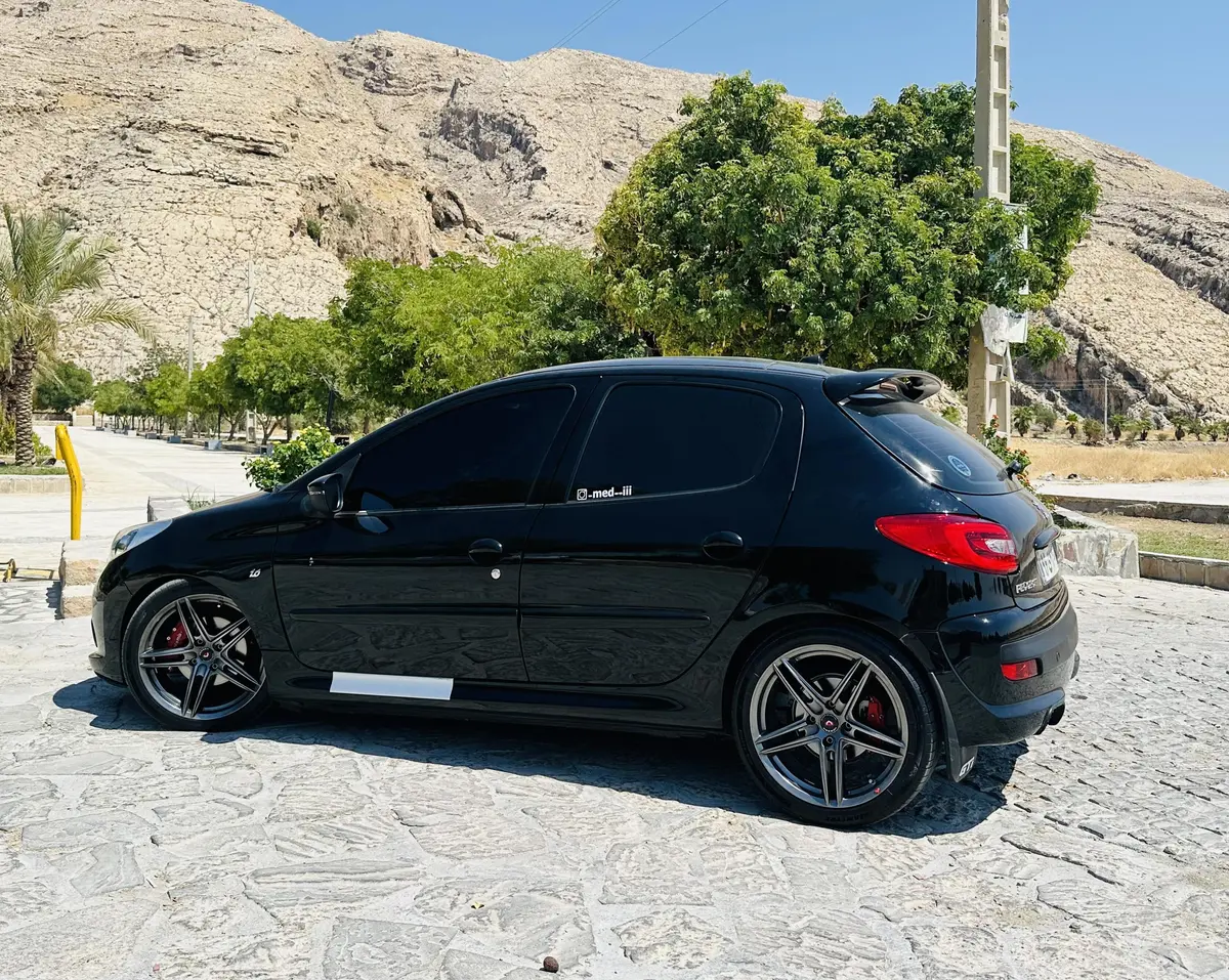 پژو،  207