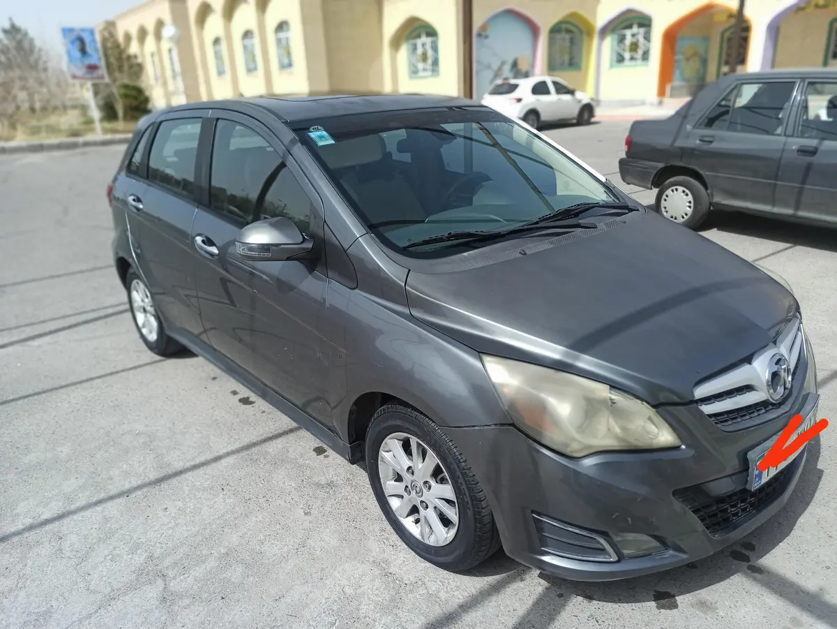 بایک،  سابرینا هاچ بک (مونتاژ)