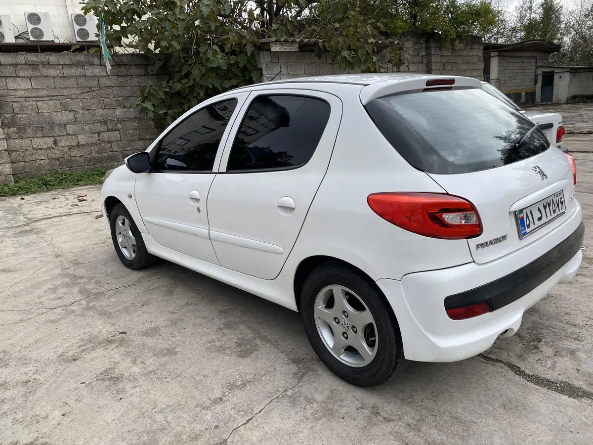 پژو،  207