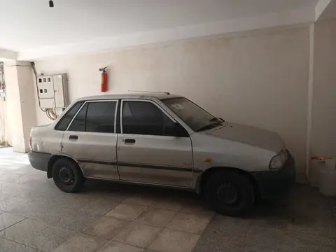 پراید، صندوق دار