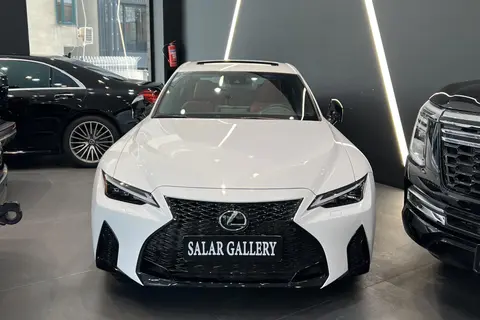 لکسوس، IS