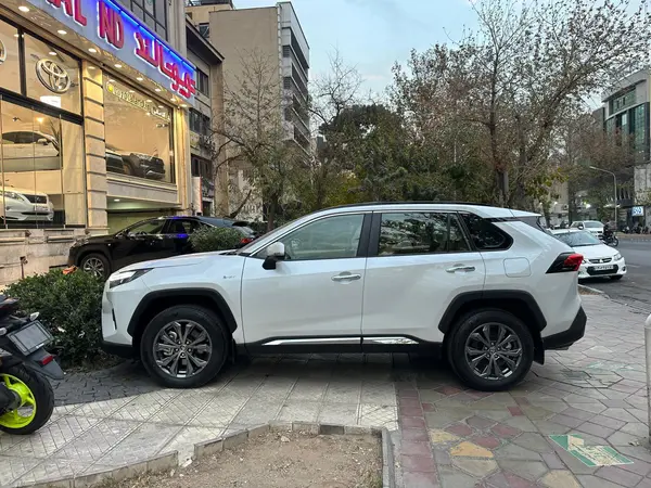 تویوتا، راوفور هیبرید