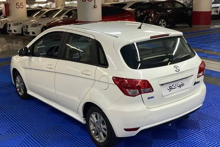 بایک،  سابرینا هاچ بک (مونتاژ)