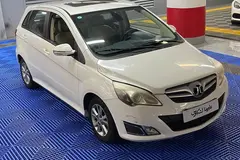 بایک، سابرینا هاچ بک (مونتاژ)