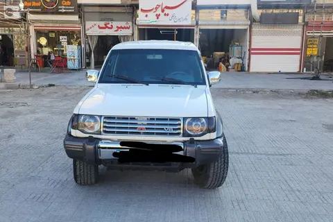 میتسوبیشی، پاجرو چهار در