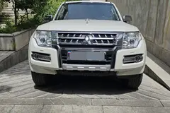 میتسوبیشی، پاجرو چهار در