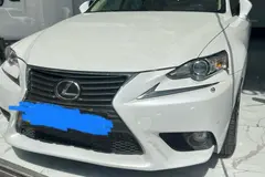 لکسوس، IS