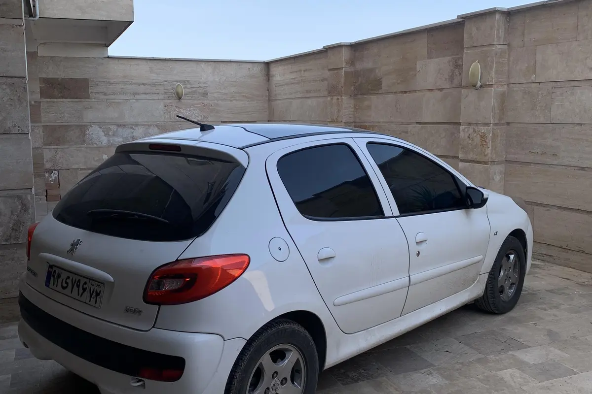 پژو،  207