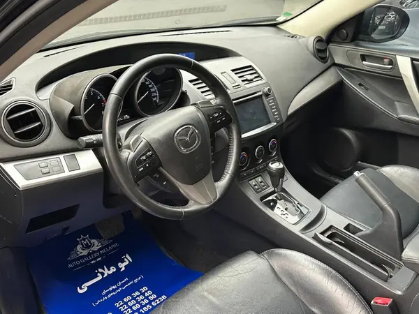 مزدا، 3 نیو صندوق دار