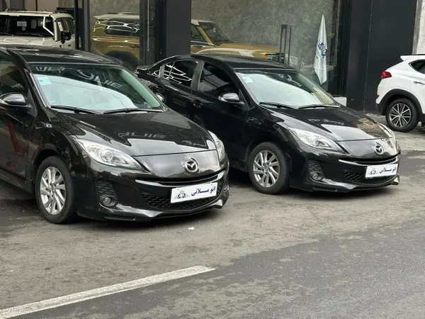 مزدا، 3 نیو صندوق دار