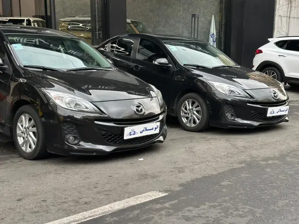 مزدا، 3 نیو صندوق دار